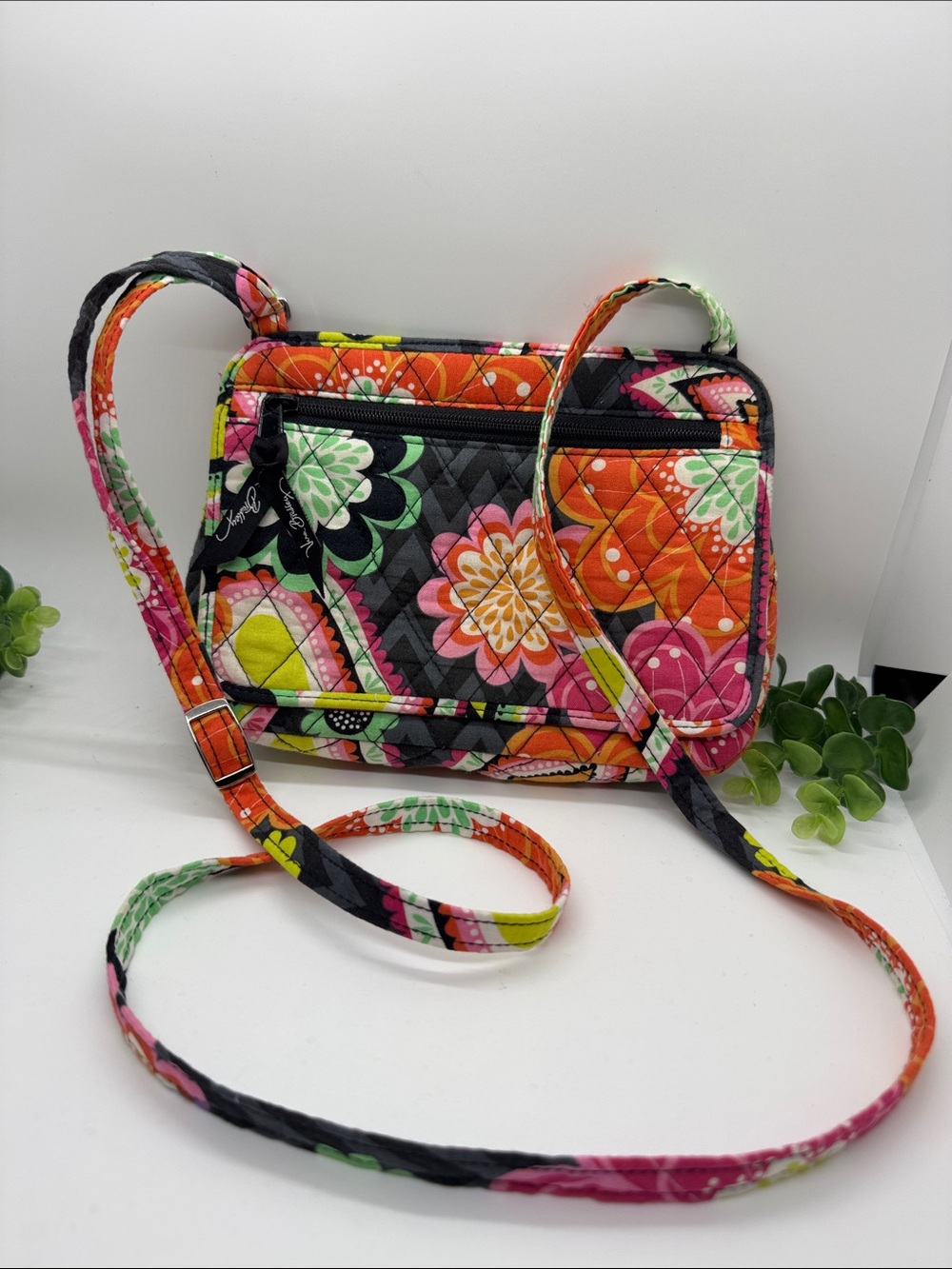 Vera Bradley Ziggy Zinnia quilted hipster Crossbody